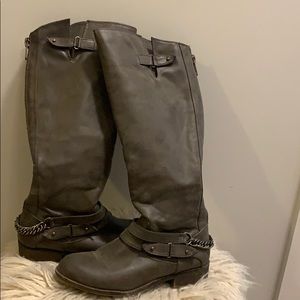 Madden Girl grey boots
